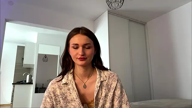HallieHollo online show from 17, 5, 2026