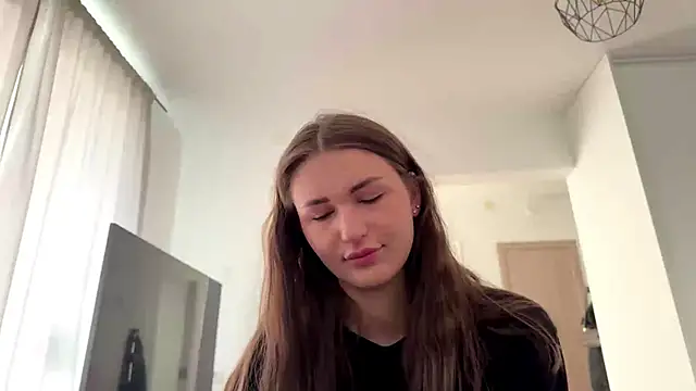 HallieHollo online show from 16, 4, 2026