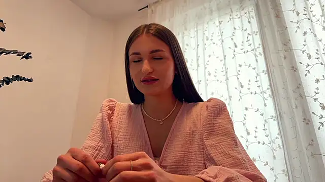 HallieHollo online show from 1, 4, 2026