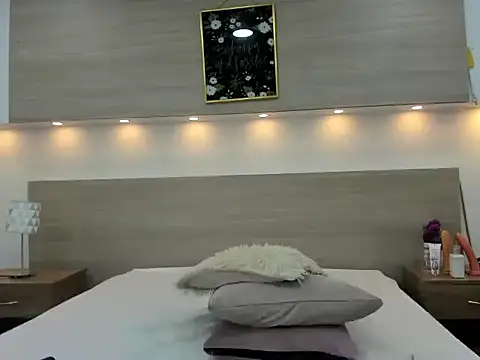 Ellaa honey online show from 7, 4, 2026
