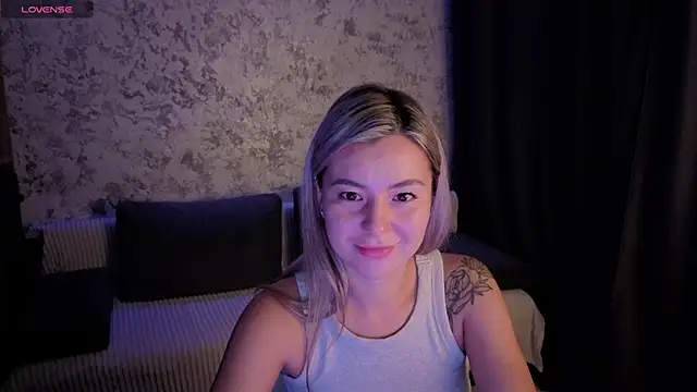 SandyKiss  online show from 9, 8, 2026
