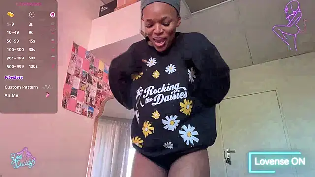 Snapshot of LunaJoHeat chatting on 4, 7, 2026 LunaJoHeat online show from 4, 7, 2026