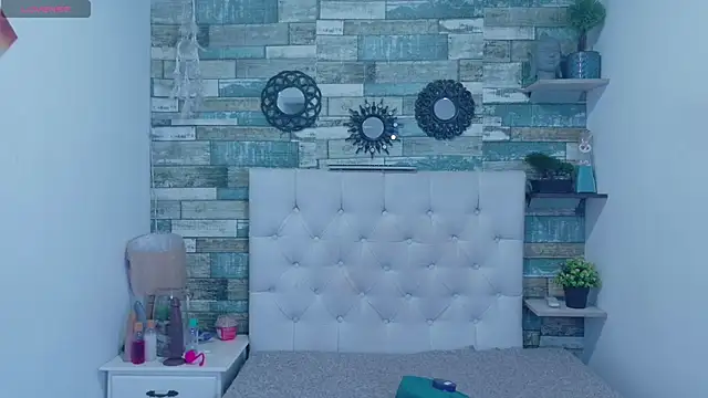Skylernaomi online show from 27, 4, 2026