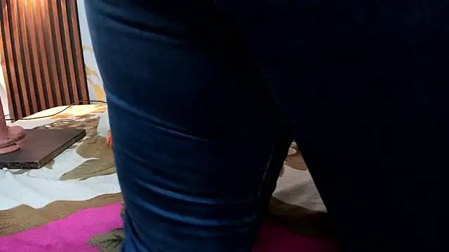 Alinna addams  online show from 12, 6, 2026