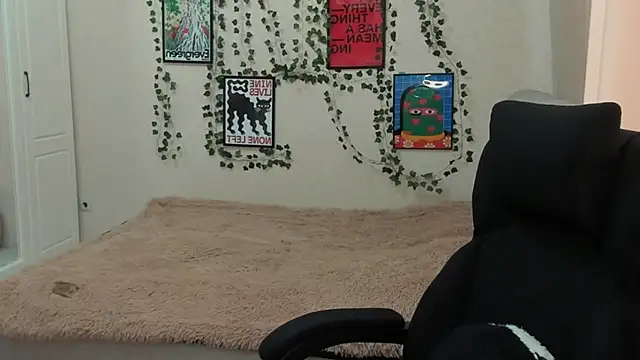 Emmarayder online show from 3, 6, 2026