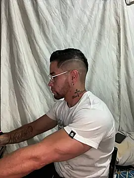 Snapshot of Sexmuscle17 chatting on 1, 6, 2026 Sexmuscle17 online show from 1, 6, 2026