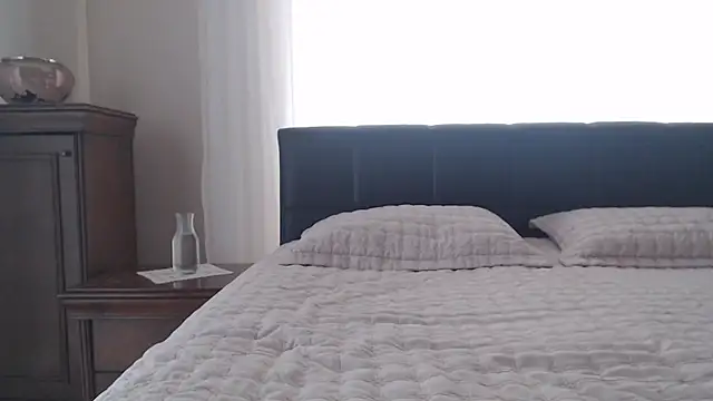 milfhoneynaz online show from 26, 7, 2026