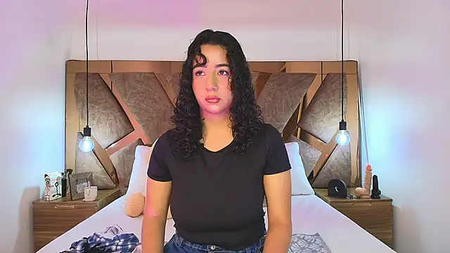 bella swwan  online show from 8, 5, 2026