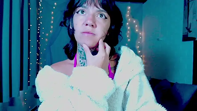 LannieGonzales online show from 7, 4, 2026