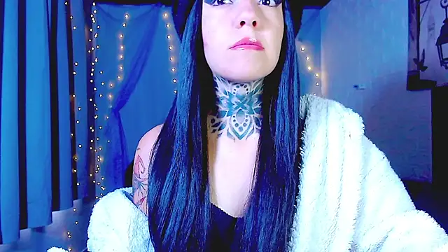 LannieGonzales online show from 16, 4, 2026