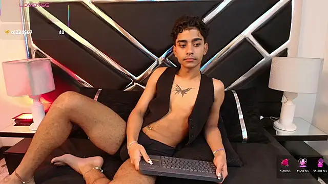 Snapshot of MiikeOthon chatting on 13, 4, 2026 MiikeOthon online show from 13, 4, 2026