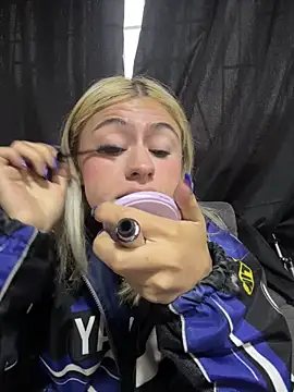 Lia fire online show from 15, 4, 2026