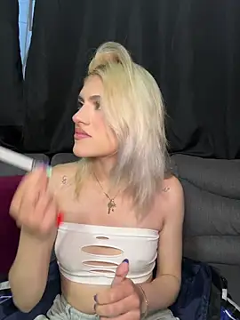 Lia fire online show from 13, 4, 2026