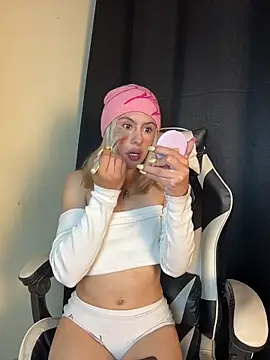 Lia fire online show from 4, 4, 2026