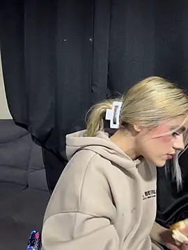 Lia fire online show from 13, 4, 2026
