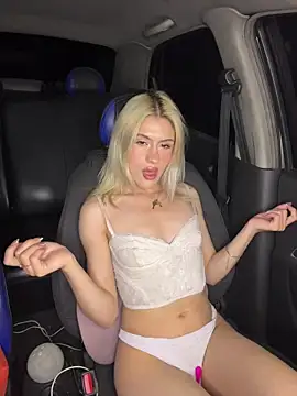 Lia fire online show from 23, 4, 2026