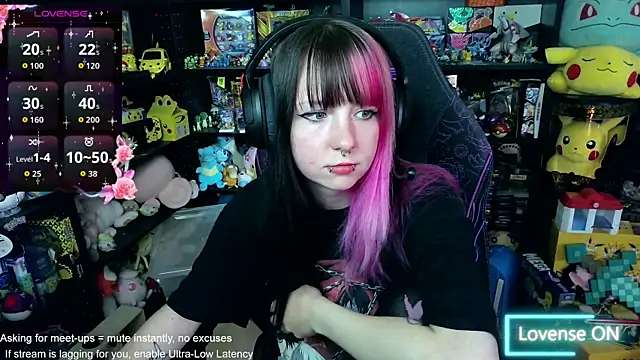 Snapshot of CutieTracer chatting on 10, 6, 2026 CutieTracer online show from 10, 6, 2026