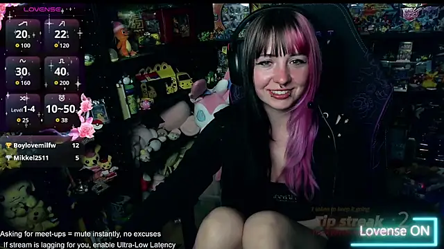 Snapshot of CutieTracer chatting on 12, 6, 2026 CutieTracer online show from 12, 6, 2026