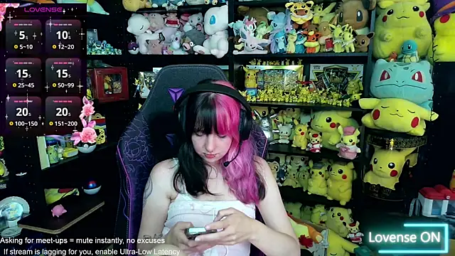 Snapshot of CutieTracer chatting on 2, 7, 2026 CutieTracer online show from 2, 7, 2026