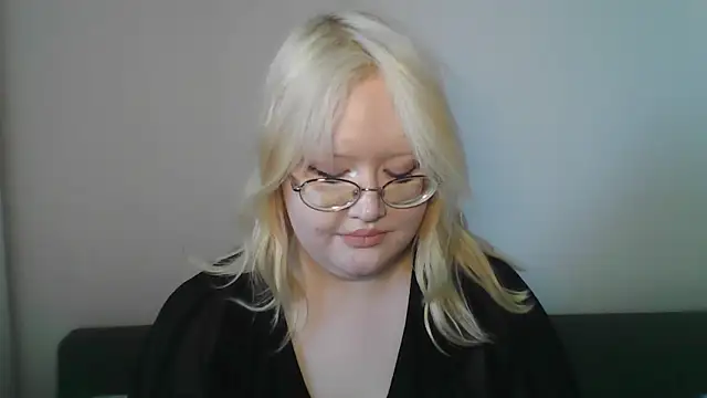 Snapshot of Elayne_Sweet chatting on 7, 4, 2026 Elayne Sweet online show from 7, 4, 2026