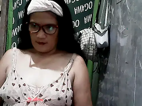 Snapshot of PinayZaira chatting on 13, 4, 2026 PinayZaira online show from 13, 4, 2026
