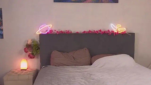 Jessy Blonde online show from 6, 4, 2026