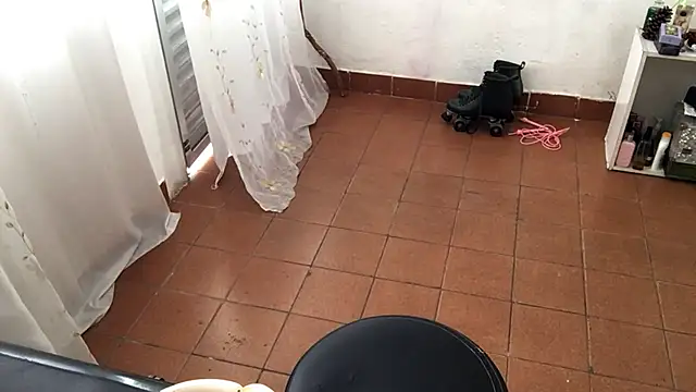 petitecurlybrunette online show from 6, 4, 2026