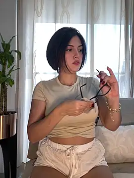 SeleneHale online show from 16, 4, 2026