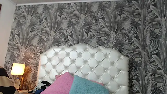 Snapshot of ViviJones chatting on 28, 5, 2026 ViviJones online show from 28, 5, 2026