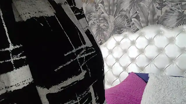 Snapshot of ViviJones chatting on 6, 6, 2026 ViviJones online show from 6, 6, 2026
