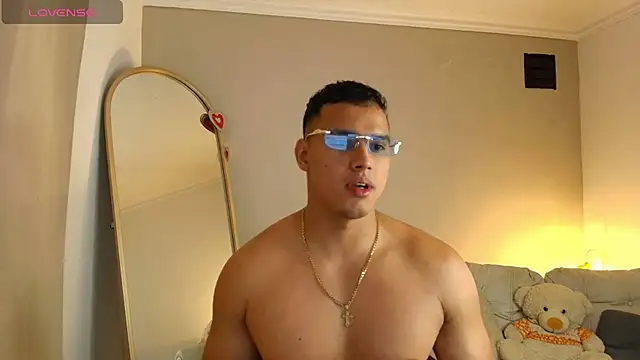 Maxi and Ares online show from 5, 4, 2026