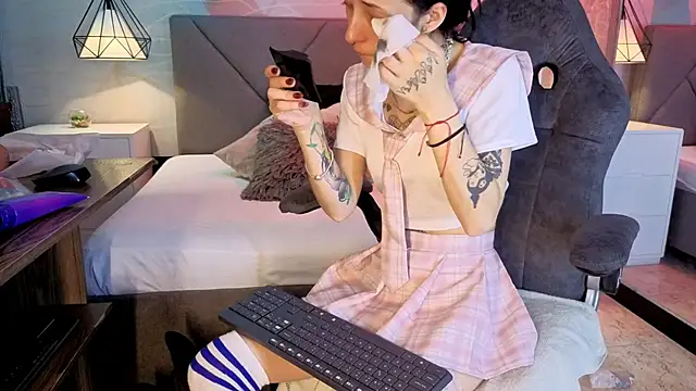 lhiamfitt10 online show from 19, 4, 2026