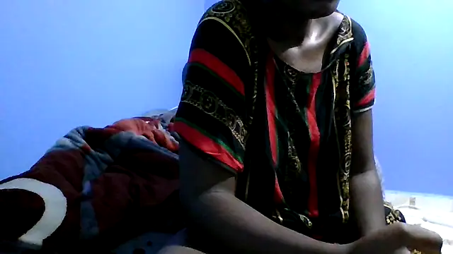 Snapshot of Thandiwe2003 chatting on 15, 5, 2026 Thandiwe2003 online show from 15, 5, 2026