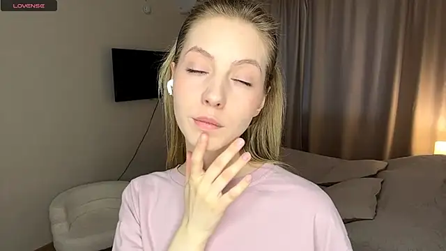 Snapshot of SofiaVelour chatting on 2, 4, 2026 SofiaVelour online show from 2, 4, 2026