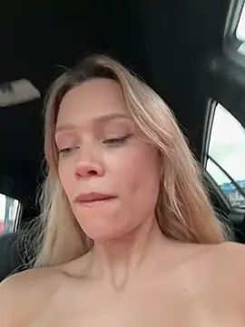 Girl-Mia online show from 17, 4, 2026