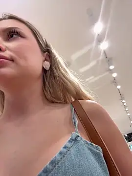 Girl-Mia online show from 9, 4, 2026