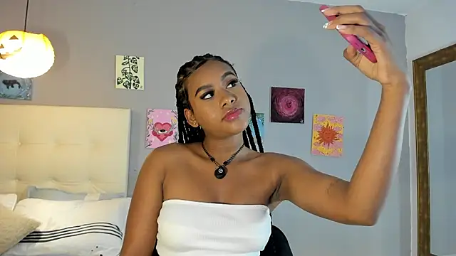 Melaniaa Roussee online show from 25, 6, 2026