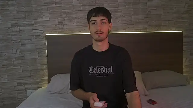 Enzo Crown online show from 4, 4, 2026