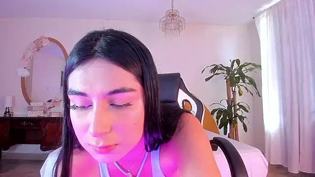 AlinaSimmons online show from 4, 6, 2026