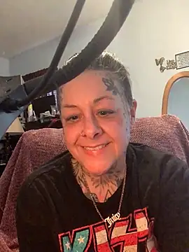 Kitty bang online show from 15, 4, 2026