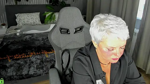 Linda Zef1r online show from 6, 5, 2026