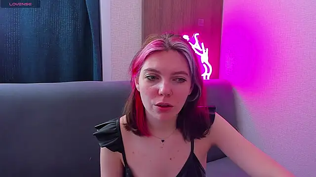 Marie Reyess online show from 4, 4, 2026