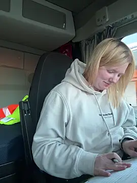 TruckerBabeLeenchen online show from 9, 4, 2026