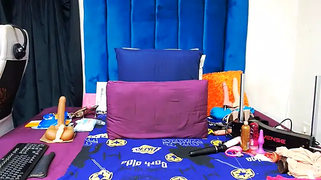 Freakyslut-39 online show from 25, 6, 2026