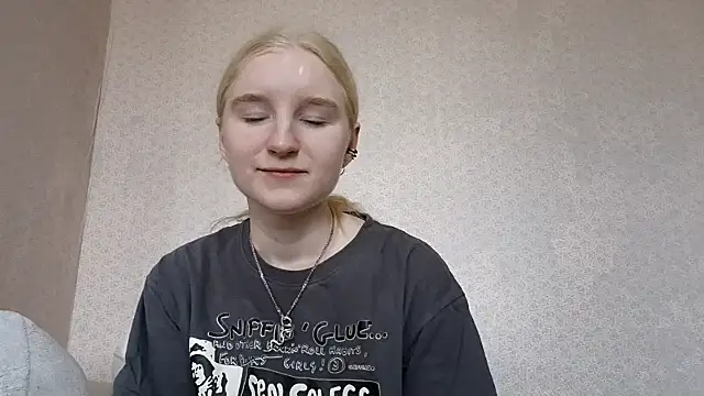 Snapshot of ForwentSeat chatting on 7, 4, 2026 ForwentSeat online show from 7, 4, 2026