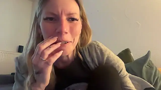 nursenextdoor901 online show from 13, 4, 2026