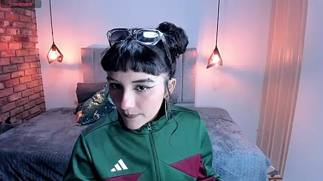 Hanna Clark   online show from 20, 5, 2026