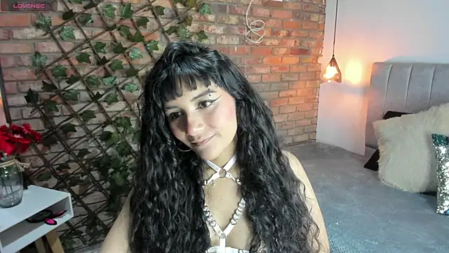 Hanna Clark   online show from 28, 4, 2026