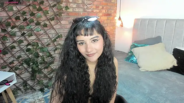 Hanna Clark   online show from 27, 4, 2026