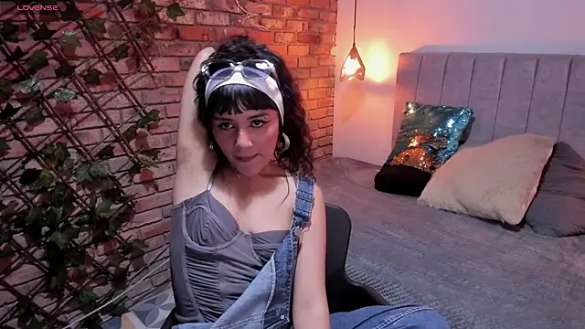 Hanna Clark   online show from 5, 5, 2026